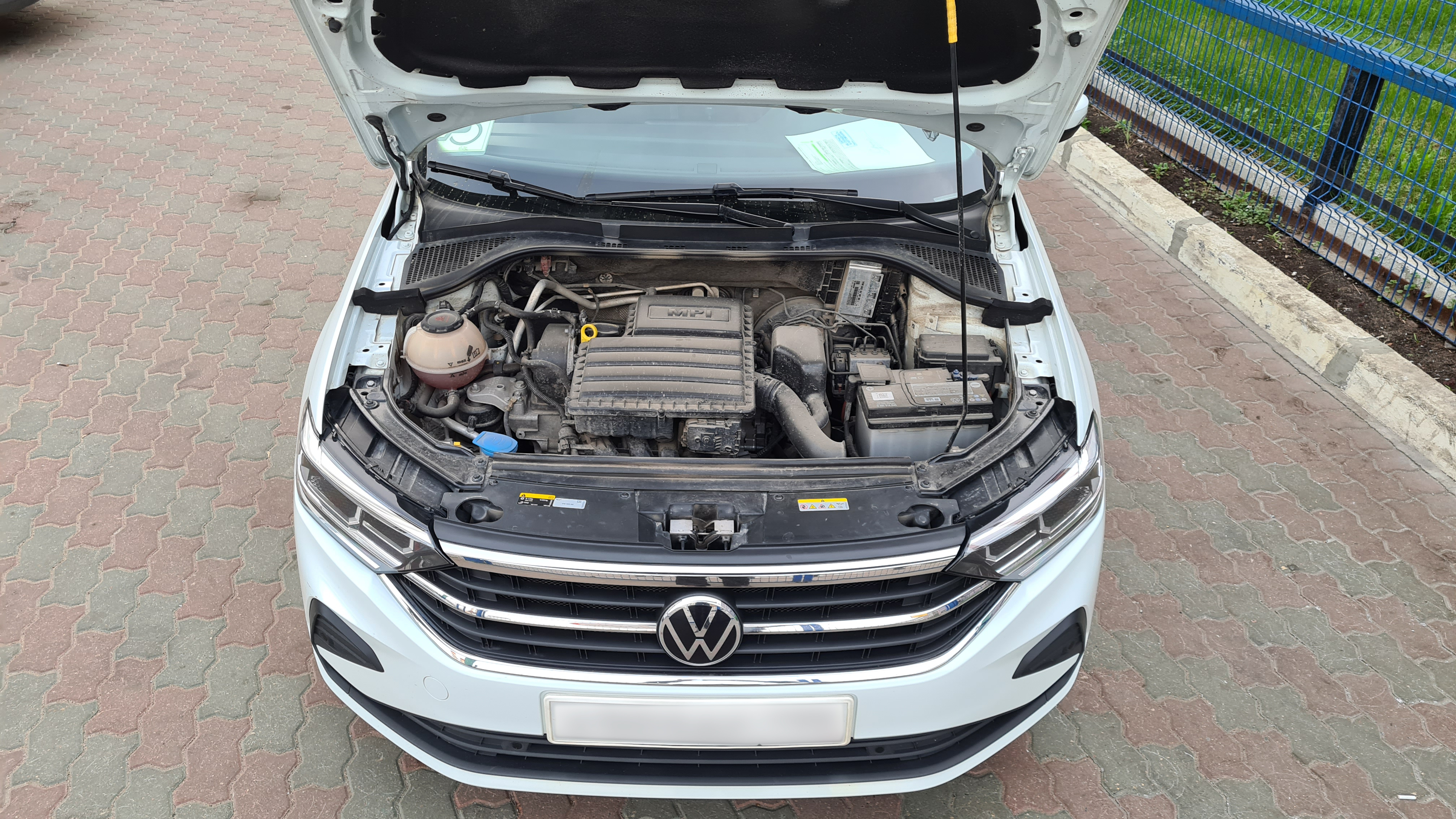 Замена масла в двигателе Volkswagen Polo